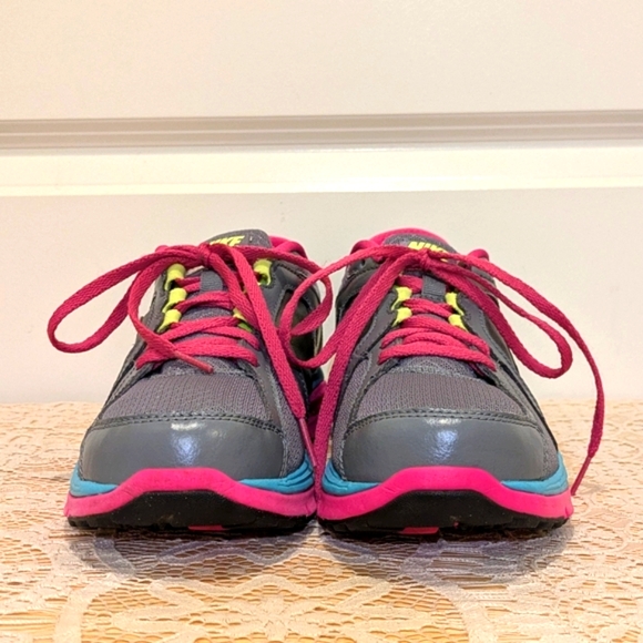 EUC Nike 8.5 Women's Dual Fusion Run Grey and Neon Sneakers - Picture 6 of 12